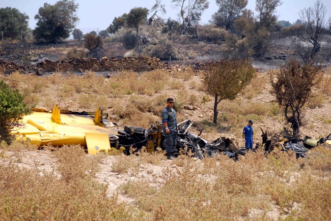 Τα συντρίμμια του Canadair.