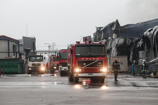 Φωτιά σε μπισκοτοβιομηχανία στα Τρίκαλα