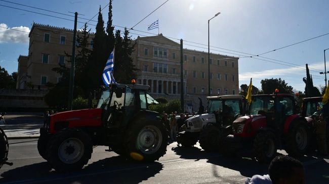 Αναχώρηση των αγροτών από το Σύνταγμα