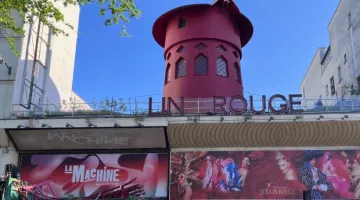 Κατέρρευσε μέρος του ανεμόμυλου του διάσημου Moulin Rouge